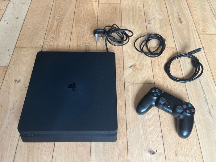 PlayStation 4 Slim and games