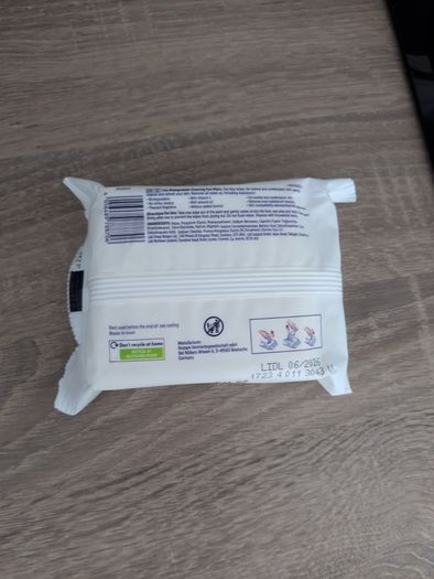 Cleansing wipes