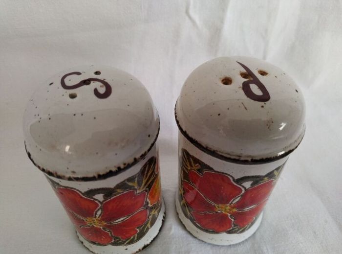 Midwinter , salt & pepper shakers, Stonehenge, Nasturtium, 1970s pottery, 1970s tablewear