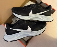 Black/White Nike Pegasus Trail 3