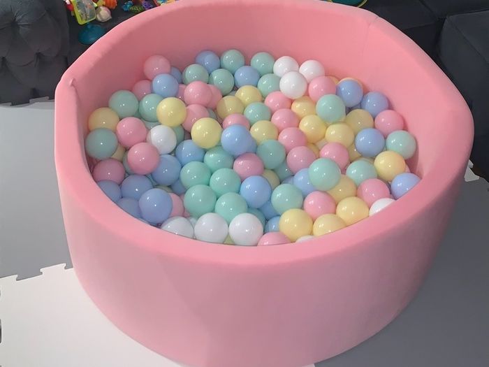 Ball pit & balls