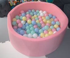 Ball pit & balls