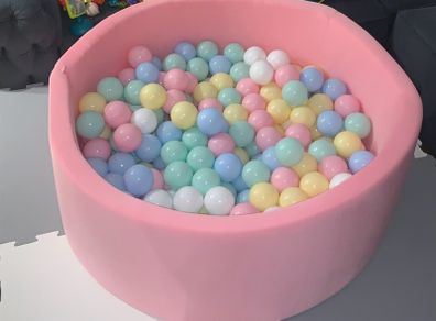 Ball pit & balls
