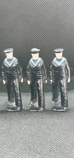 Rare and hard to find Vintage Early Britain's Hand Painted Lead Toy Soldiers (1940's) 6 Marching Sailors