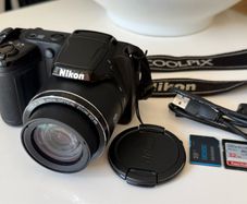 Nikon Coolpix L340 with 2x 32GB Cards & Bag