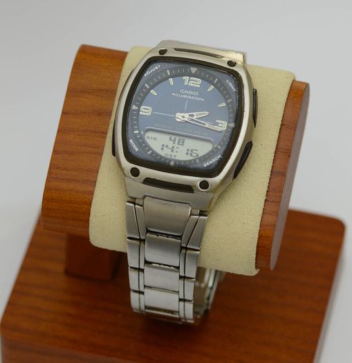 Casio Illuminator 2747 AW-81 Quartz Watch