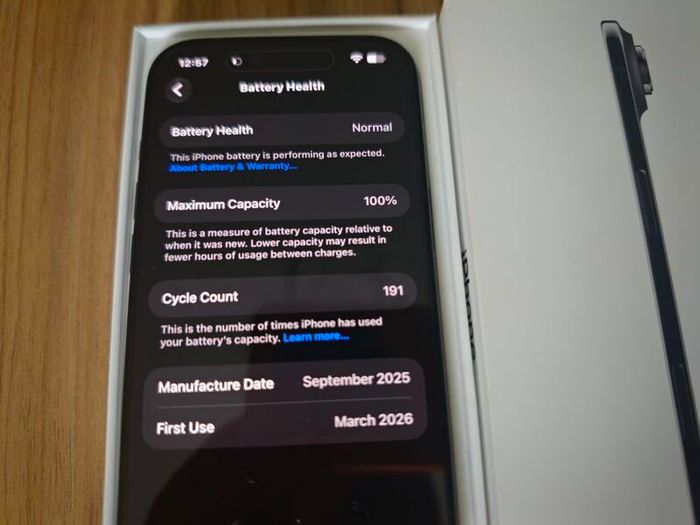 iPhone Air 256gb Black, 100% Battery health, screen protector and apple warranty