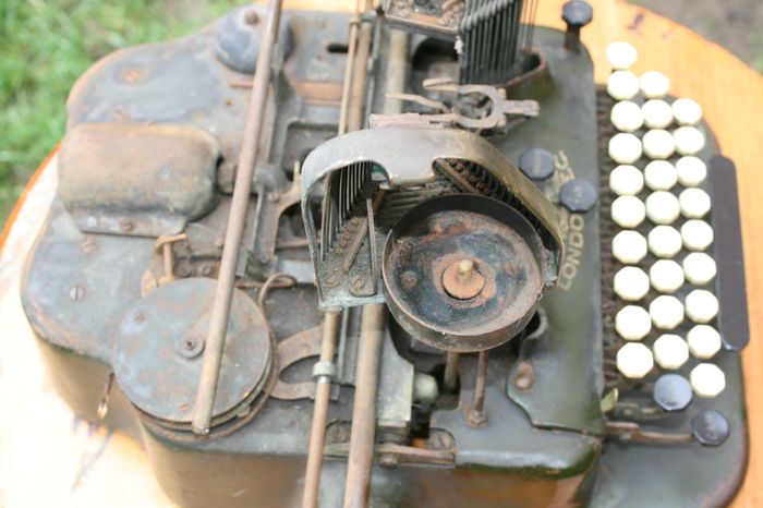 Oliver London Green Typewriter / Old and Industrial Deco / Vintage Decoration/ Teen Bedroom and Office / Museum Collection