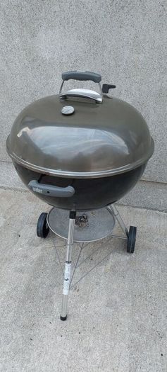Weber Kettle 57 BBQ Charcoal Grill