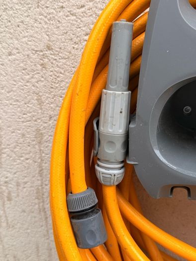 20m Garden Hose and HozeLock hanges + quick connectors