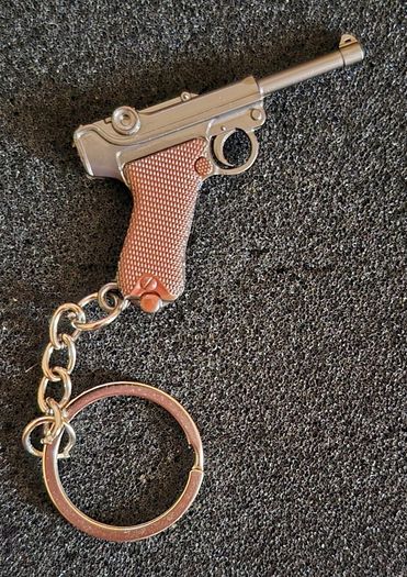 Keyring, firearms, baretta, luger, mauser,sig sauer, colt.