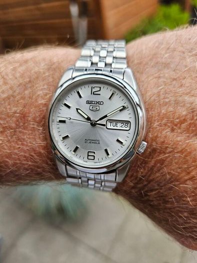 Watch Seiko 5 Automatic.