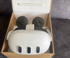META Quest 3 Virtual Reality Headset - 512 GB + Carrier Case