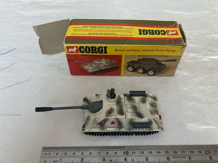 Corgi 905. SU100 Russian Tank Destroyer. With box.