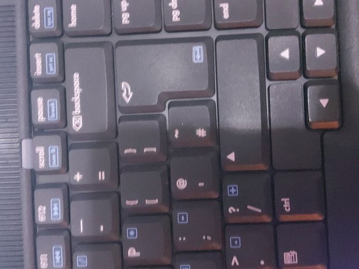 HP Pavilion zv6000, .5GB Ram, 60GB HDD, Original Windows XP, Real Genuine Vintage Laptop in excellent condition
