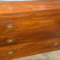 Mahogany chest of drawers