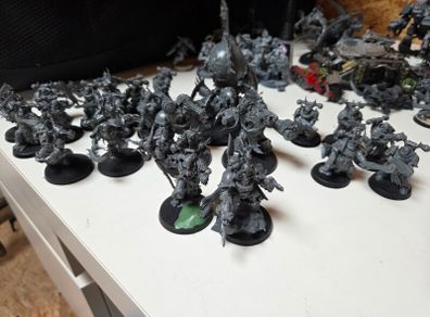 Warhammer 40k Chaos army (neutral standing)