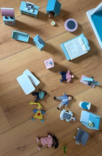 Doll House & Accessories