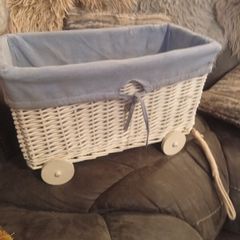 Boys Basket in wheels