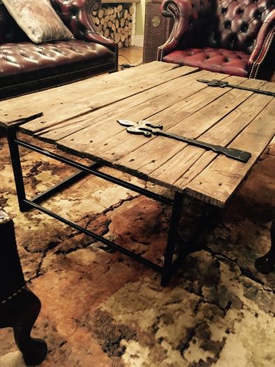 Charming antique look coffe table.