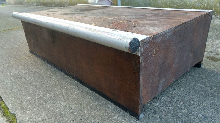 Skateboard/Rollerblade/Scooter grind box with flat edge and round bar