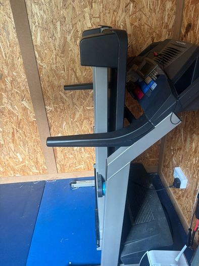 Foldable treadmil