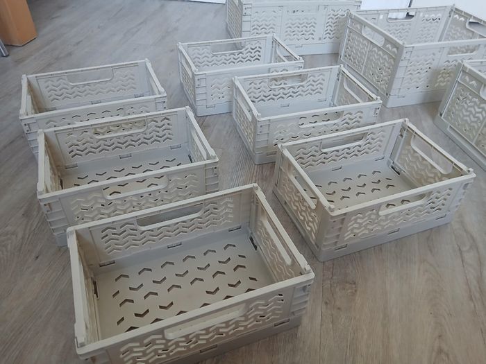 9 x Foldable storage crates 6 x small and 3x medium 6e for the lot