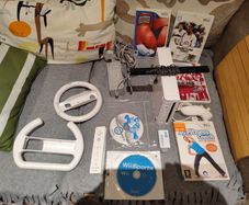 Nintendo Wii with Mario kart, Sports, Steering wheels and HDMI adapter