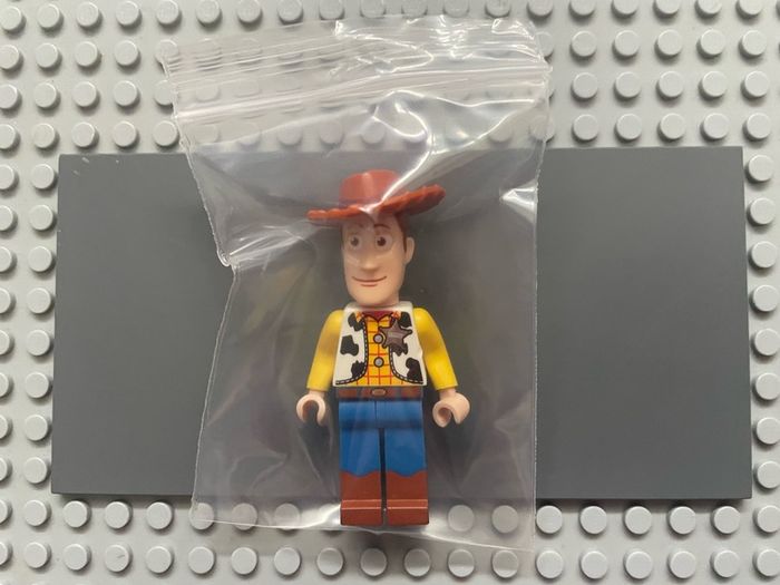 lego Toy Story toy003 Woody minifigure- Long Legs, Grin