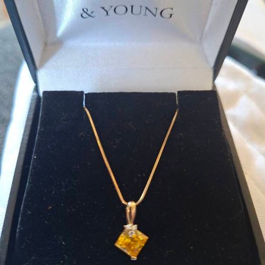 10 ct Gold Pendant with Natural Topaz and Diamonds