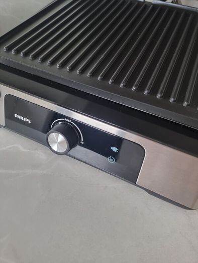 Philips Contact Grill 5000 Series, Opens Flat, Adjustable Temp, 2200W