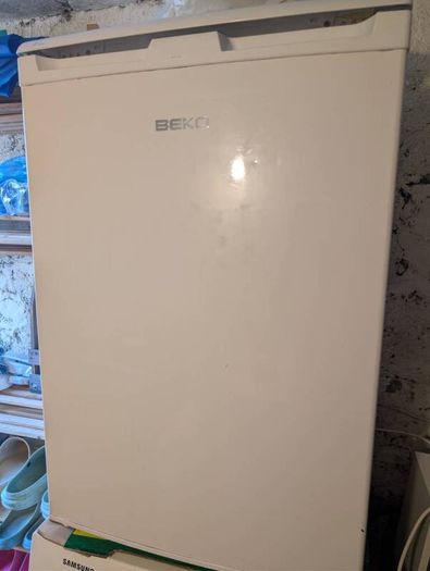 Beko Under Counter Fridge with Ice Box Model UR584APW