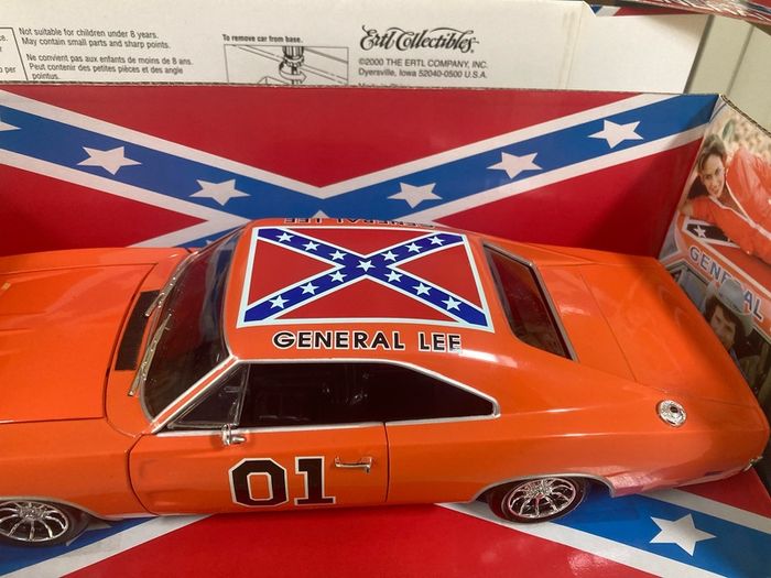 Dodge Charger General Lee Ertl scale 1/18