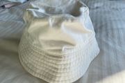 M&amp;S cream bucket hat with chin strap 12-18 months