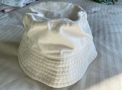 M&S Cream bucket hat with chin strap 12-18 months