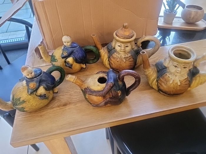 5 teapot style town cryer as seen