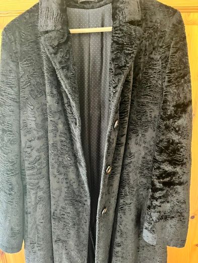 Per Una Marks & Spencer Long Velvety Sherpa Style Long Ladies Coat. In Very Good Condition. Made In Italy. Dark brown. Size Medium