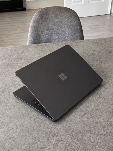 Microsoft Surface Laptop 7 13.8" | Snapdragon X Elite | 16GB RAM | 512GB SSD | Black