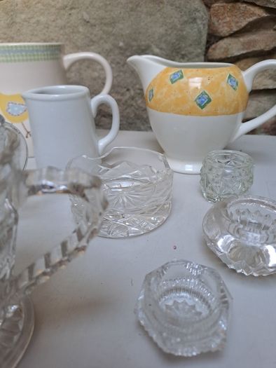 Various serving items free