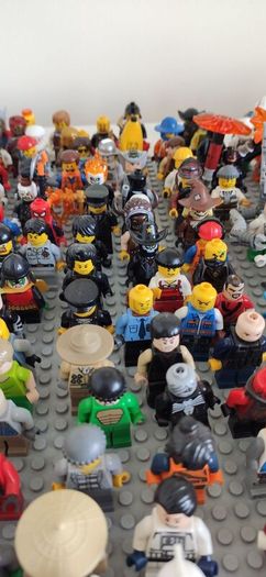 LEGO Collection (2011-2018) Mixed Figures & Bricks, Blue Ninjago NRG Zane figure with his spinner.