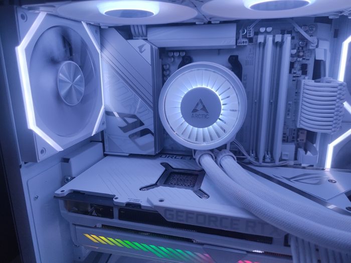 High-End Gaming PC - Ryzen 7 9800X3D - RTX 3080 - 32GB DDR5 - White Build - Like new