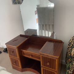 dresser with mirror