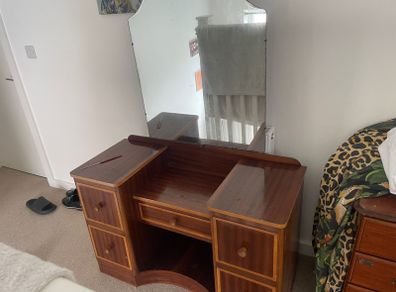 dresser with mirror