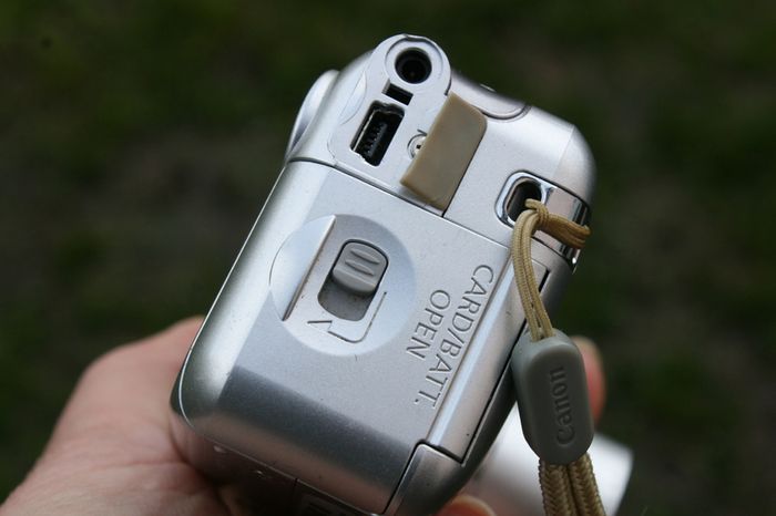 Canon Powershot A410 3.2MP Digital Camera - Silver Tested Works Great