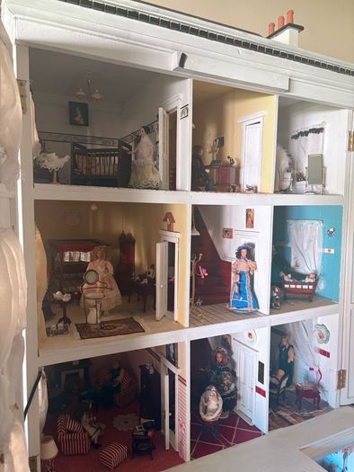 Stunning approx 140cm high 4 story extra large Georgian dolls house with contents, servants quarters and separate garage