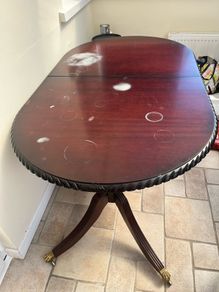 free to go table + 4 chairs
