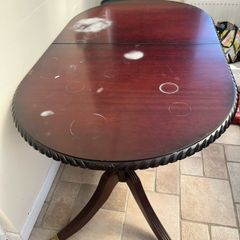 free to go table + 4 chairs