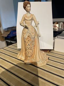 V&A 'Madeline at the Opera' figurine