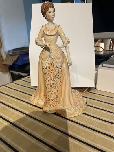 V&A 'Madeline at the Opera' figurine