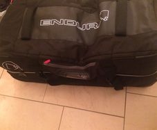 Endura cycling Rolling case with compartments